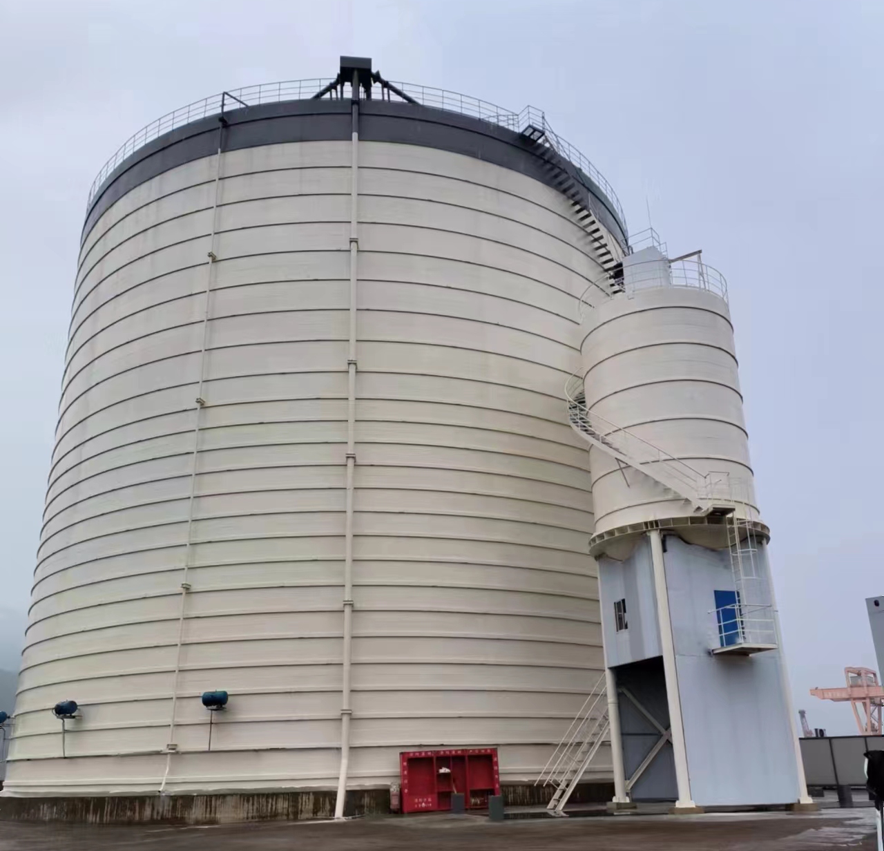 金秀10万吨水泥钢板库