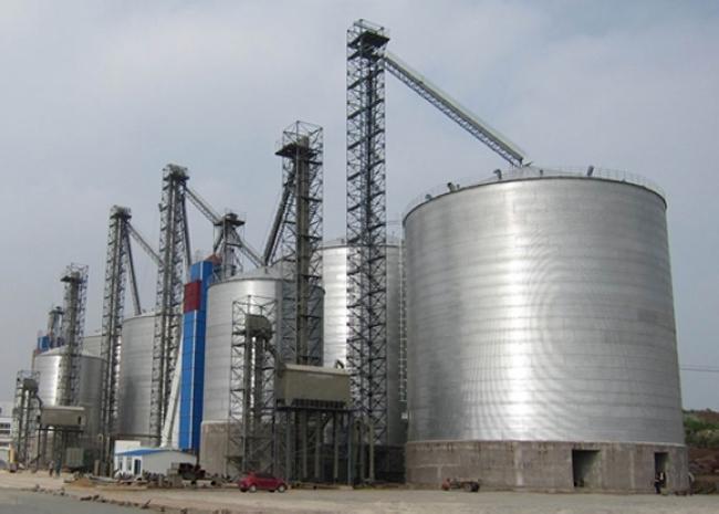 金秀大型钢板库构造参数及水泥储存质量